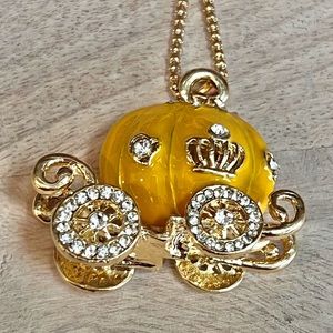 💛💛BETSY JOHNSON CINDERELLA NECKLACE💛💛